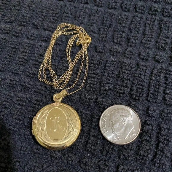 14K GF (gold filled) monogramed (K) locket with an 18 inch 14K GF chain. - Picture 5 of 5